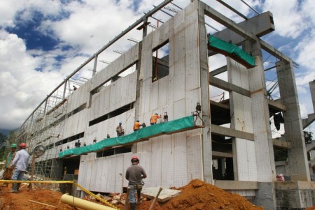 construcción polideportivo